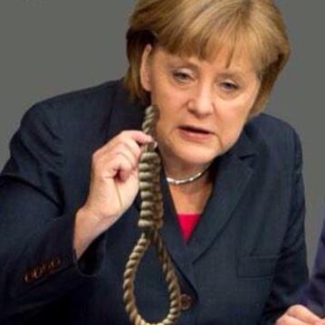 Эелдэг Меркель авгайн гэрт очсон цагаачид Кёлнь хотыг нь түйвээгээд зогсохгүй хүүхнүүдийг нь бузарлах шахаж.Бөөн уур