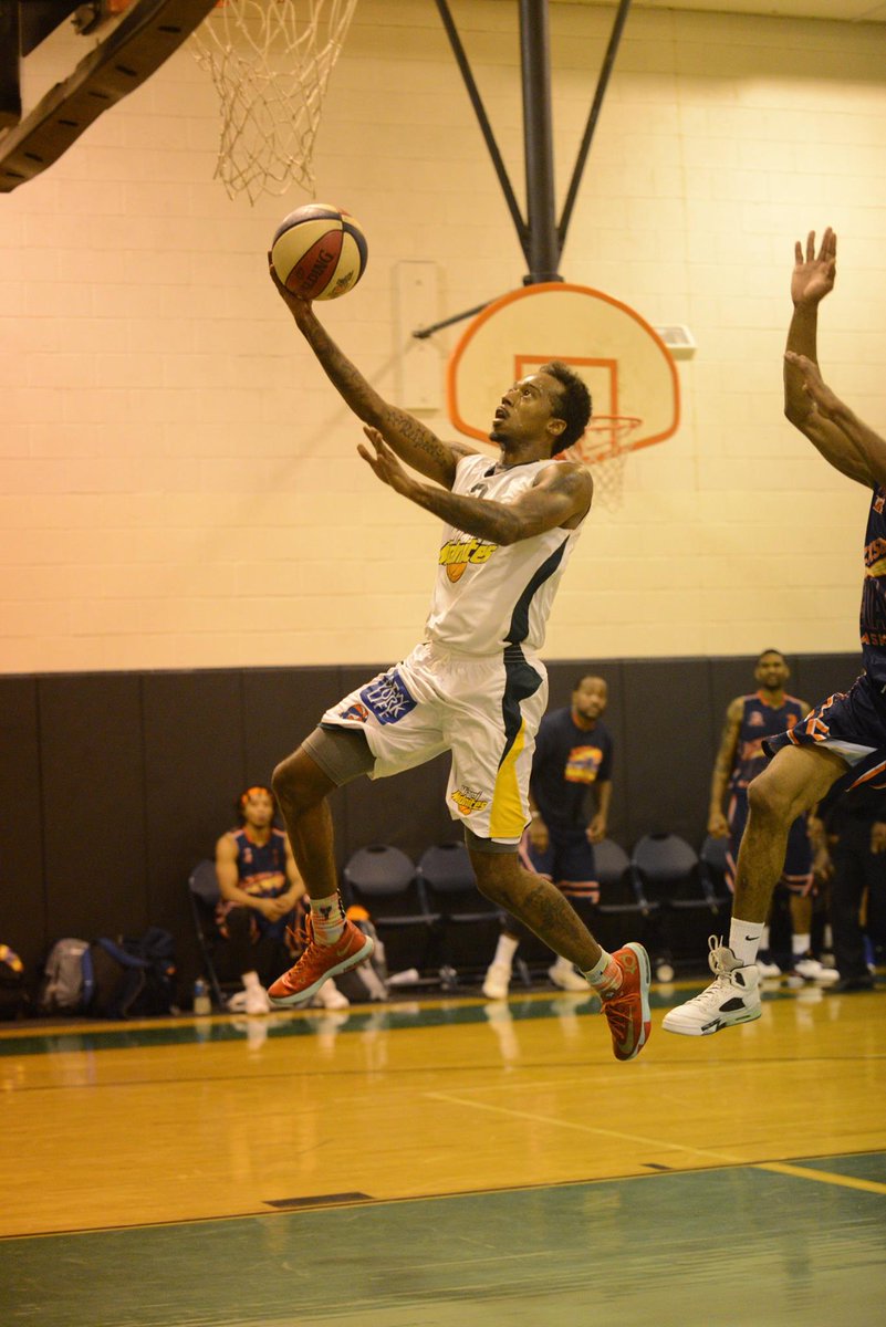 MiamiMidnites's tweet photo. End 3Q: #Midnites 87, @ABA_Giants 72.
#GoMidnites https://t.co/2AAXnHVe7D