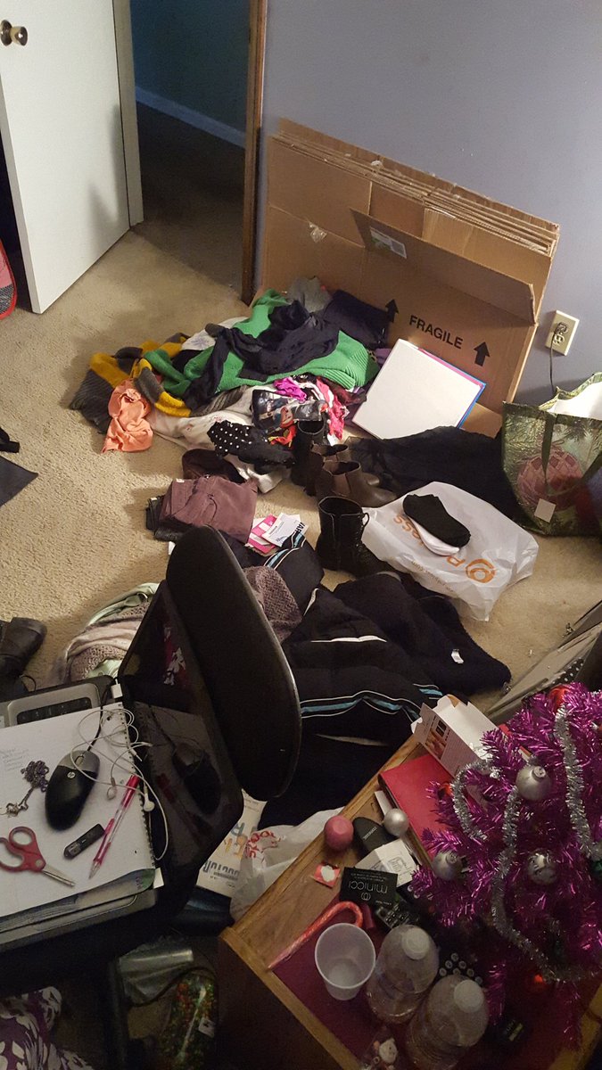 Look how much of a mess my writer's room is. She cleaned some, put a bunch of shit in boxes, but isn't finished yet.