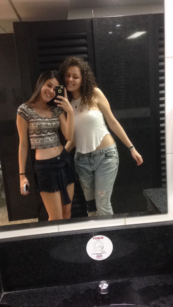 milenalambert_'s tweet photo. Obrigada pela noite meus amo #amomuito #nossoquarto #vaidarcerto ๐๐โ๐พ๏ธ@be_bada @_isahmarques https://t.co/f15U8pBITe