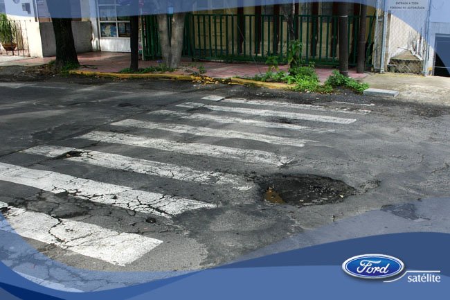 Ford_Satelite's tweet photo. En una ciudad de #Baches, se recomienda reducir la velocidad ante éstos ya que, a menor velocidad, el daño es menor. https://t.co/UbpqTjZa3o