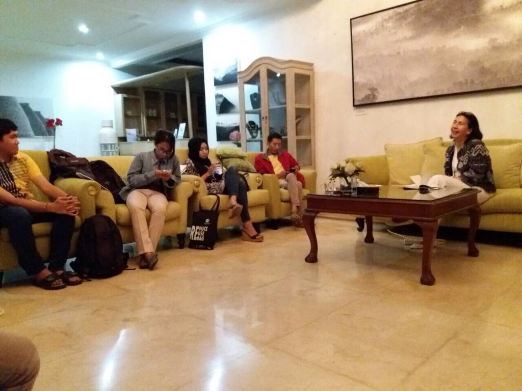 Nabiilayumna's tweet photo. Agenda kemarin malam adalah diskusi bareng komunitas-komunitas dan lsm-lsm @labtanya @kampungnesia https://t.co/iHypxs9IMN
