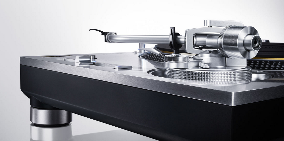 The Return of Technics Is Symbolic, But Will Anyone Actually Buy Them? tcrn.ch/1ZN0yY4 by <a href="/travisbernard/">Travis Bernard</a>