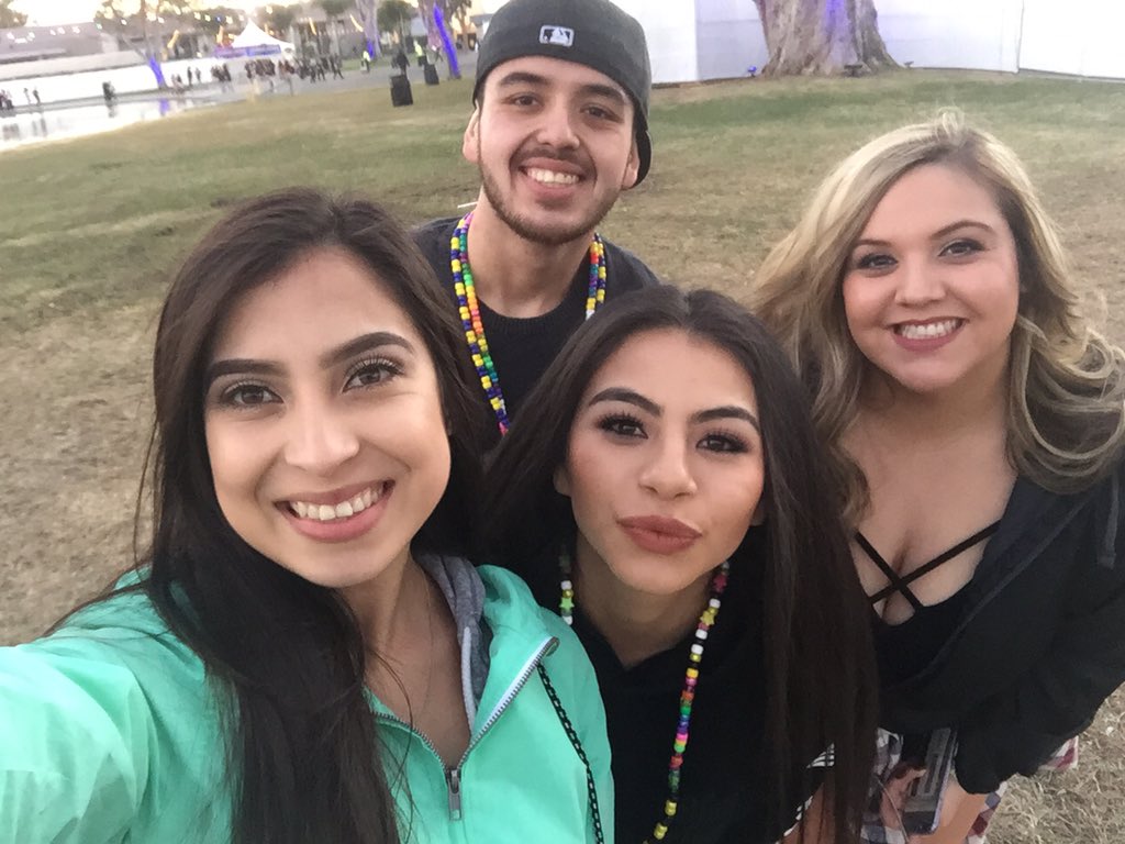 MelissvRomero's tweet photo. Take me back. #Countdown2015 https://t.co/GMFZ8ZEGeH