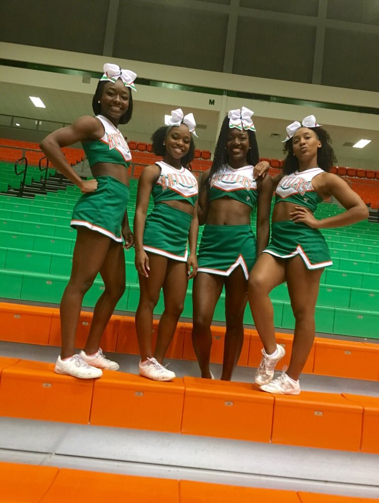 justcallme_ev's tweet image. EC Clover Teas 🍀 #FAMUcheer 🐍🎀