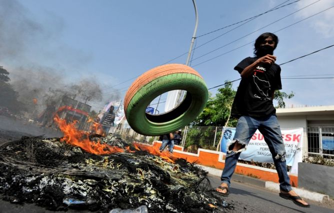 Kritisi Kebijakan Rektorat, Ketua BEM UNJ Dikeluarkan goo.gl/JPNgWC