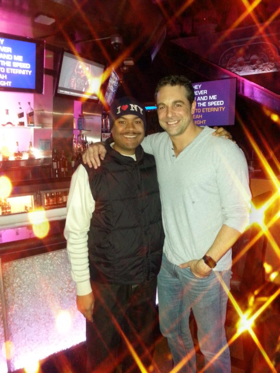 GenoaCityLuvYR's tweet photo. Look who I met tonight y'all! Det. Yummypants aka @ChrisLMcKenna from #YR- he is such an awesome guy! Love him! https://t.co/qJjxlm7spn