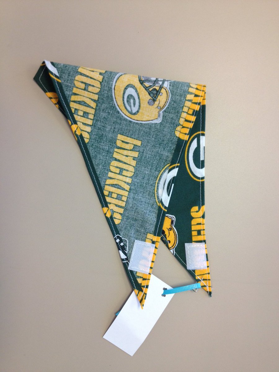 pawliciouspets's tweet photo. NFL Green Bay Packers Pet Bandana - SIZE MEDIUM https://t.co/NoZi8BszVQ #Etsy #PetAccessories https://t.co/cTrCHmyPbG