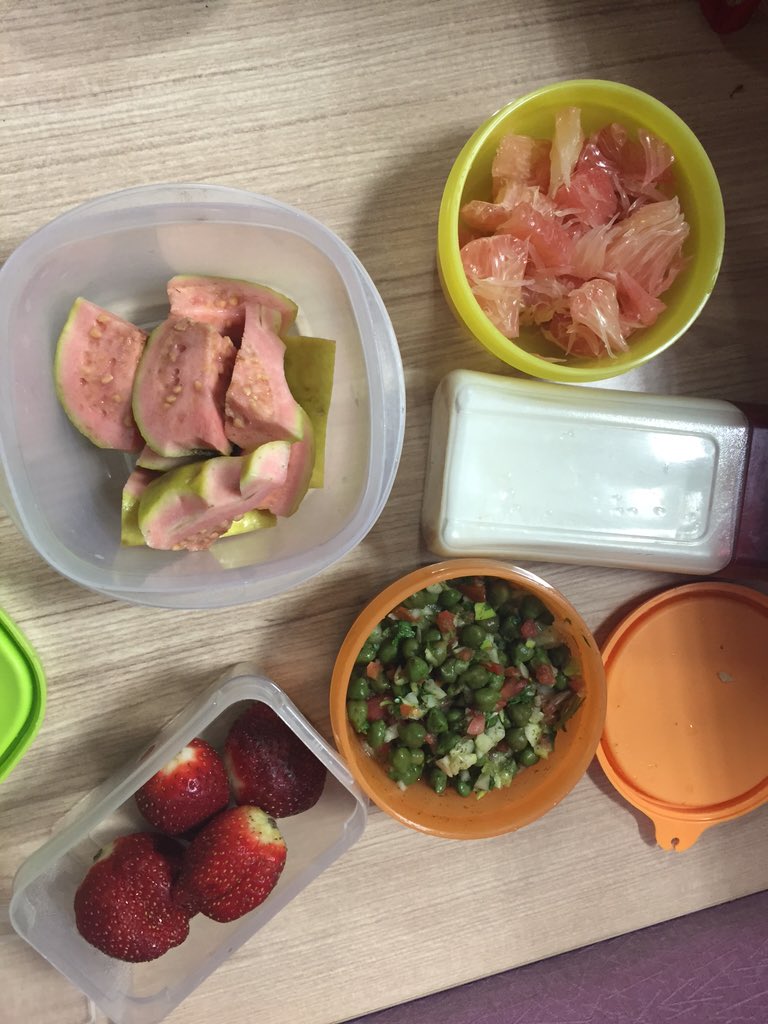 wondor_luhst's tweet photo. Healthy Snacking in office! Small meals at regular intervals! 😬 #99DaysFitness https://t.co/TmKry2PqRq