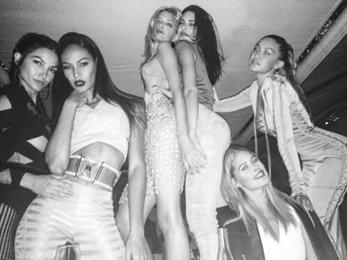 anotherhadid's tweet image. Take me back. 🍾 @KendallJennFake