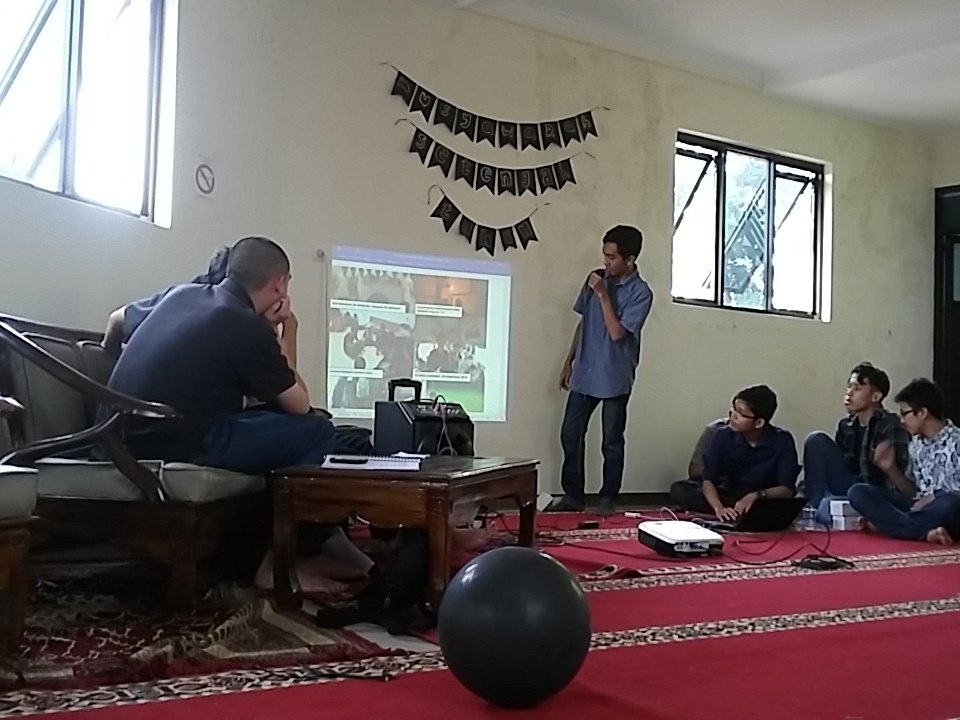 annaba_hk's tweet photo. Selamat siaaang,  biar udah siang harus tetep gaya kaya mimin, yg selalu semangat ini😎 https://t.co/44ic8IgJy6