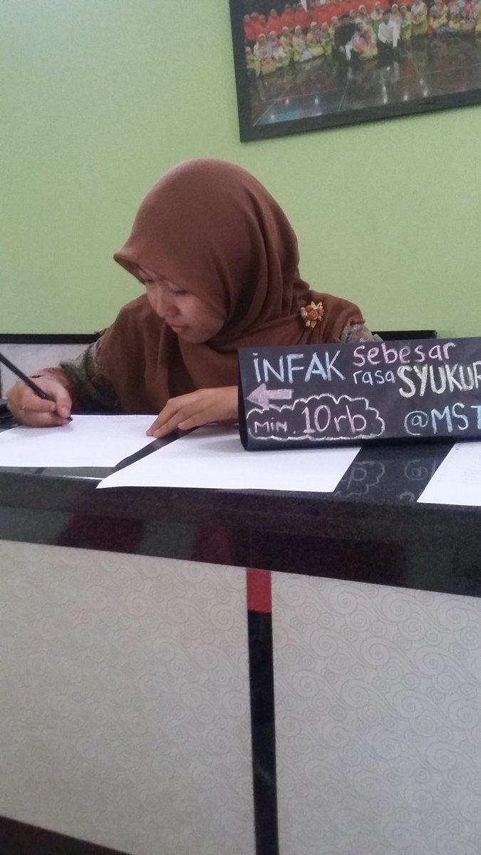 annaba_hk's tweet photo. Selamat siaaang,  biar udah siang harus tetep gaya kaya mimin, yg selalu semangat ini😎 https://t.co/44ic8IgJy6