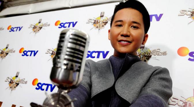 RnzLpg's tweet photo. "@RNZ_Rangganizer: RT @SCTV_: Selamat ulang tahun @Rangga_Moela.
Sukses selalu. #HBD28RANGGA @SMASHindonesia https://t.co/3jykfF389S"