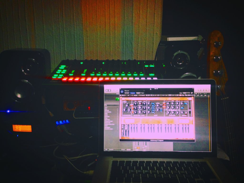 click_machine's tweet image. Pre producción tema de #hiphop