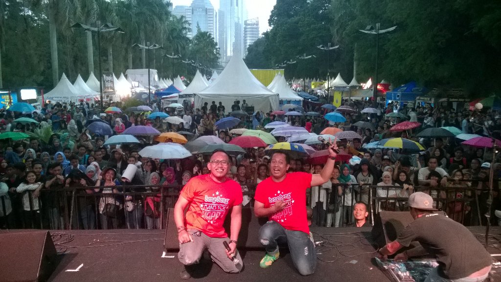 Biar hujan yang nunggu <a href="/maliqmusic/">MALIQ & D'ESSENTIALS</a> hebat-hebat <a href="/angga_maliq/">Angga Puradiredja</a> ,,, respect