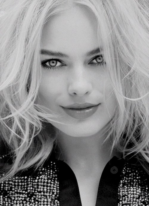 cinnamonrolIs's tweet photo. margot robbie // july 2, 1990 https://t.co/wHf6XOmU2i