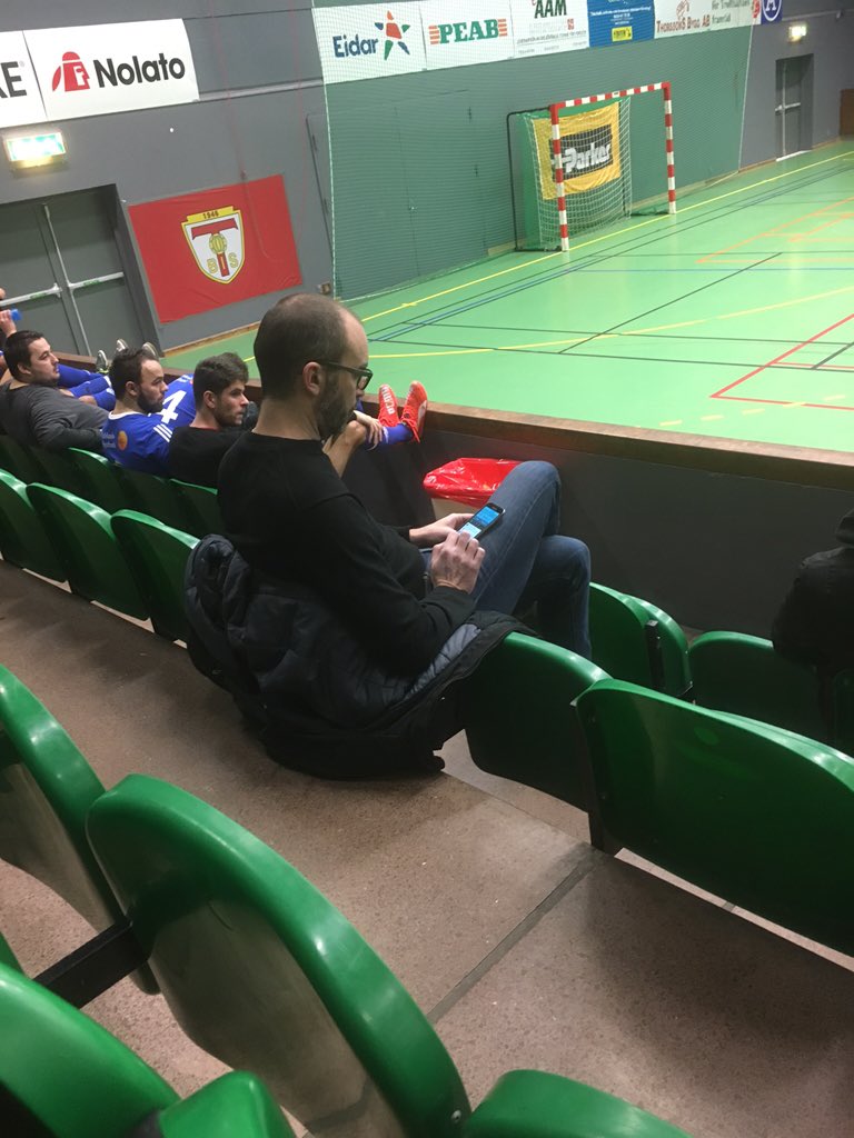 MellerudsIF's tweet photo. @fctnu är tillfreds med situationen
4-0 med 2 minuter kvar.
#MIF2015 #trettondagscupen https://t.co/nE4vGbN2fX