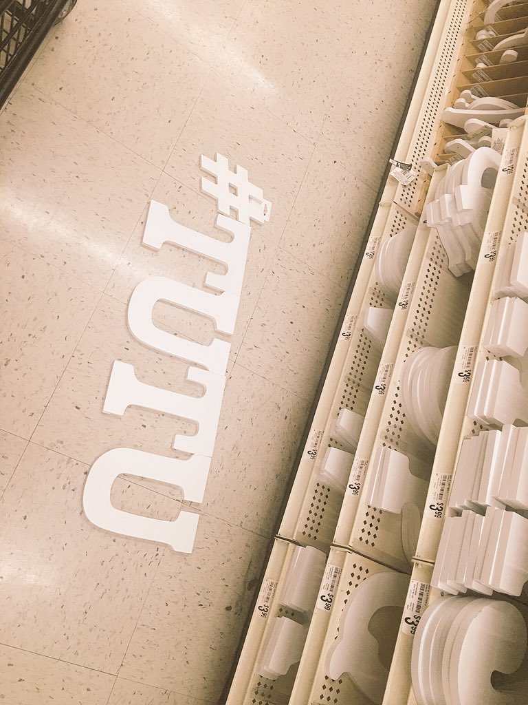 Countutu's tweet image. Fallen letters make a #tutu