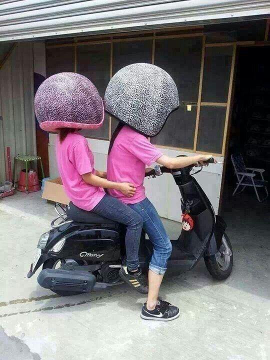 Mengemudi motor wajib gunakan helm, agar lbh aman dan nyaman Guys &amp; Girls pilih Helm sesuai standar ya #MONZAtips