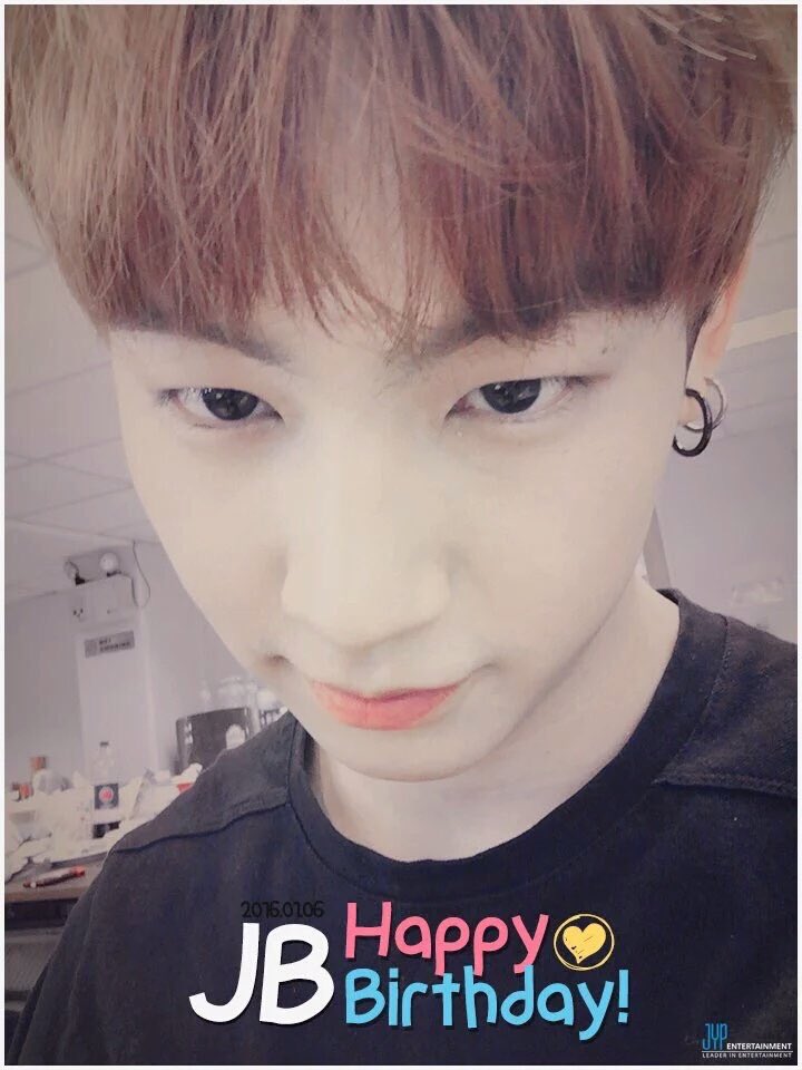 got_7__17's tweet photo. ケーキ完成\( ˙▿︎˙ )/
おんじぇが生クリーム苦手だから少なめ。
イム氏おめでとう。
これからもありがとう。

 #23YearsWithDefJB
#SexyLeaderJBDay 
#HAPPYJBIRTHDAY https://t.co/yh4DZoEowk