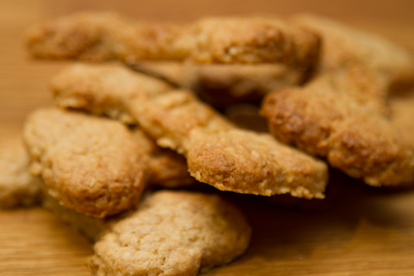 Make home-made dog treats with a personalised cookie cutter #3dprinting #woofwoofwednesday goo.gl/omZYCu