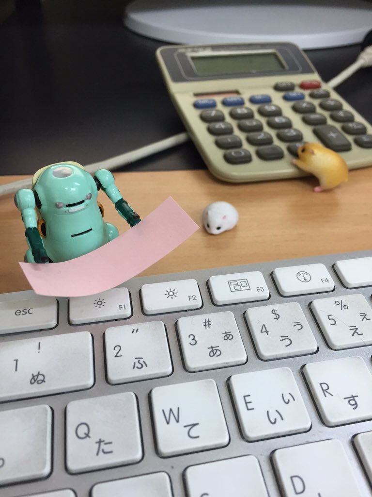 curiboken's tweet photo. 仕事をお手伝いしたい人たち。笑
#タイニーメカトロウィーゴ #tinymechatrowego #figure #robot
#ハムスター https://t.co/NhxycbijwT