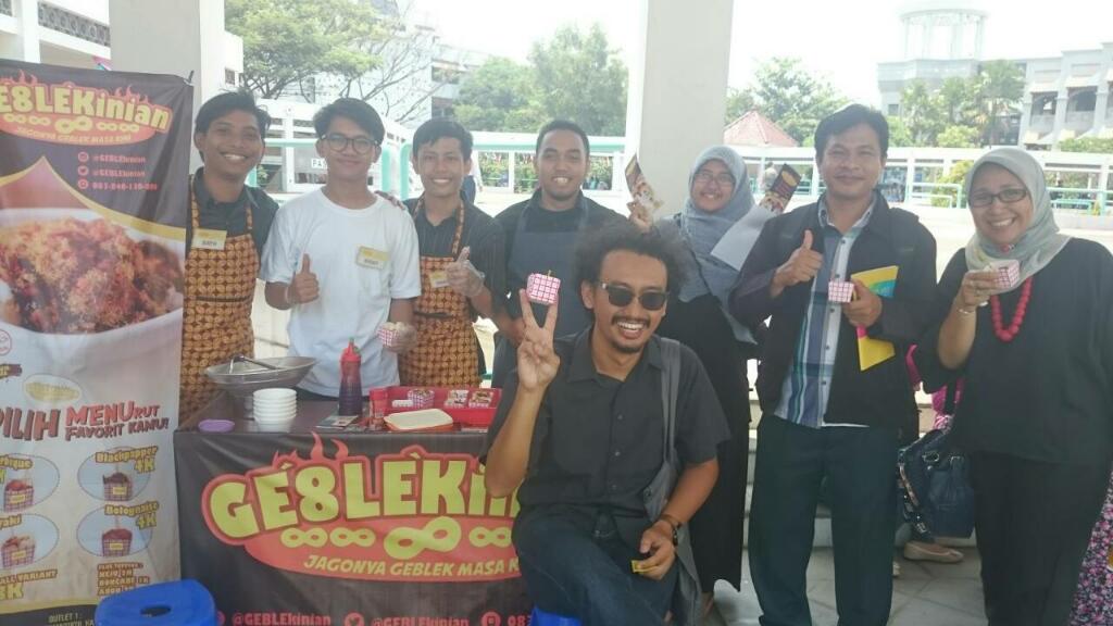 Great day from <a href="/ikomUMY_14/">komunikasi 2014</a> <a href="/komunikasiumy/">Ilmu Komunikasi UMY</a>. Dari kami @GEBLEKinian #IKUrbanMarketYouth #Entrepreneurship