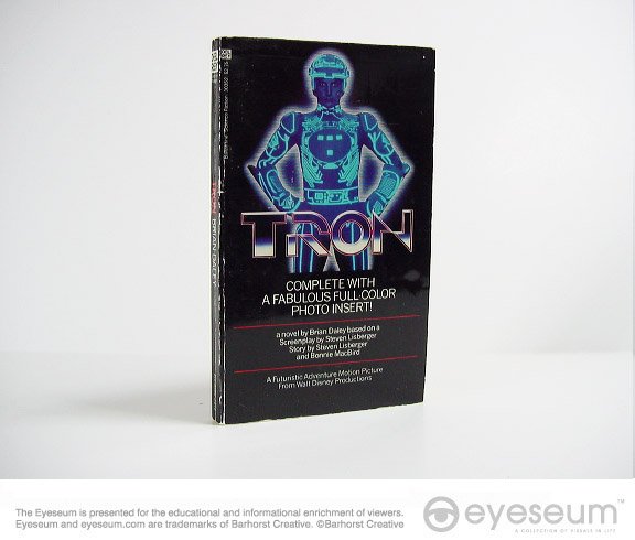 AllThatRetro's tweet image. From the Disney Collection: Tron paperback book, 1982. Sponsored by @Stockagogo Photos. Enjoy.