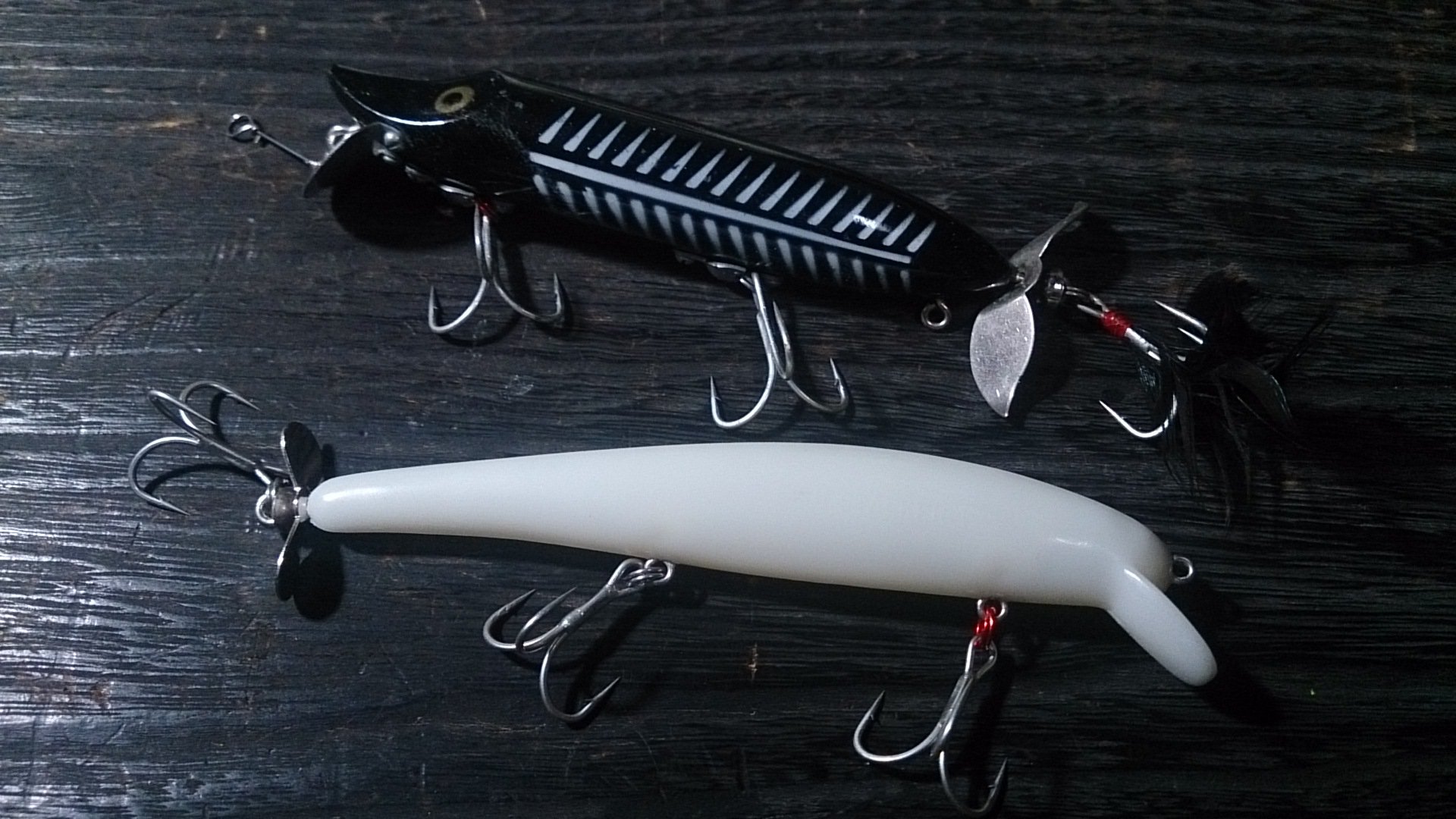 Fd Custom Baits ちなみに上のシングルプロップ リッピングカスタムのヴァンプスプークと違いもう少しイージーに食わせに振ったカスタムルアーで 実はシーバスにも有効なカスタムルアーです アフター回復から晩秋や冬季にも良いと思います 使い方にも