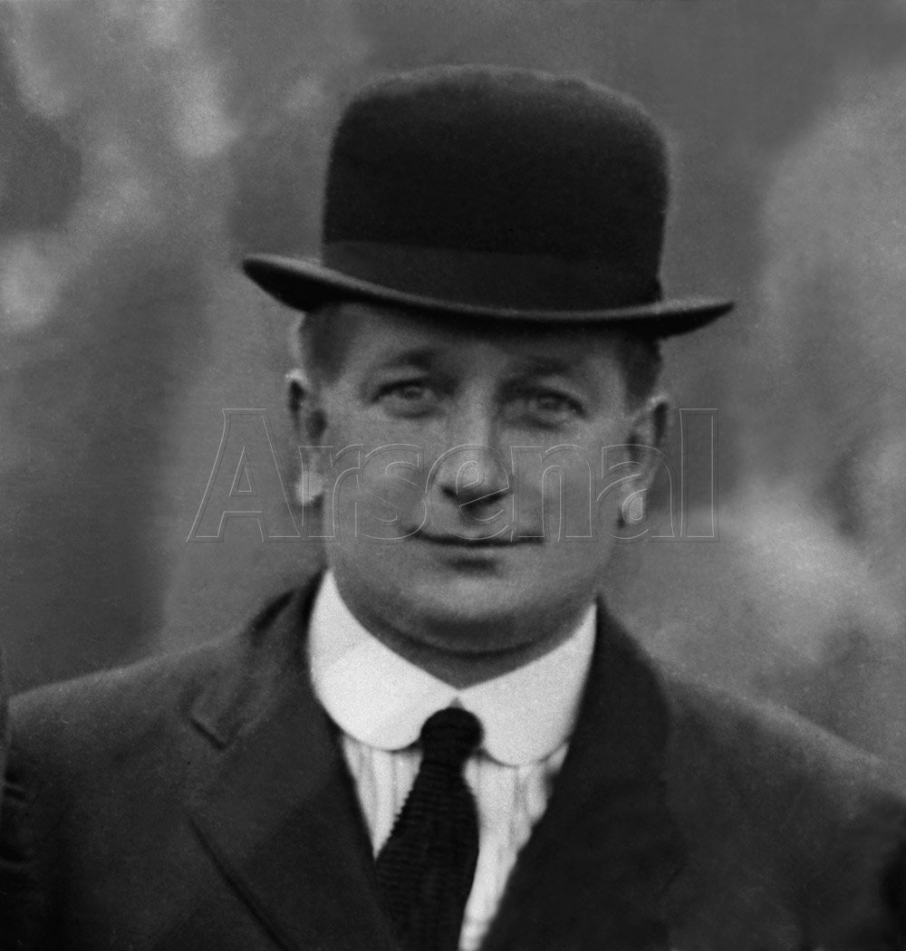 Morning all. #OTD in 1934, former <a href="/Arsenal/">Arsenal</a> manager Herbert Chapman passed away: arsn.al/p9oJZg