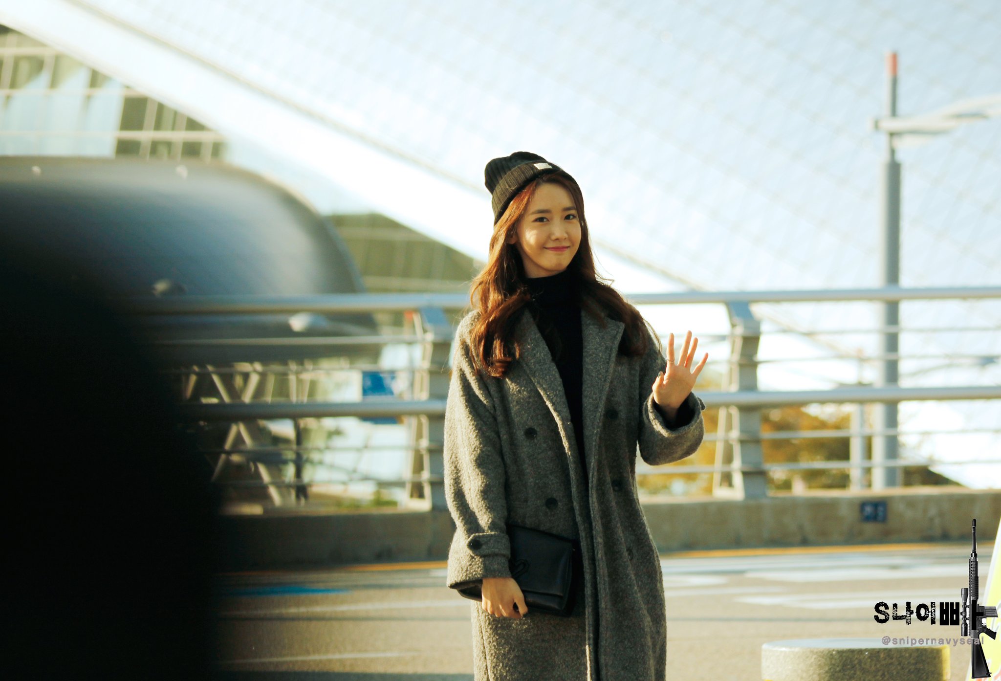 [PIC][31-10-2015]YoonA khởi hành đi Đài Loan để tham dự Fansign cho thương hiệu "H:CONNECT" vào sáng nay - Page 6 CYBbpFrU0AEg9g_