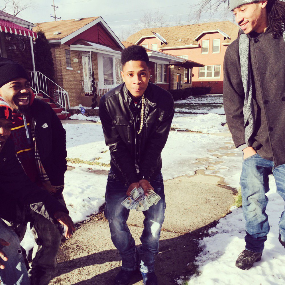KingPtoturnt's tweet photo. With my niggas and I always got alotta money on me 💯💯💯💯 https://t.co/gFnhlgnBLL