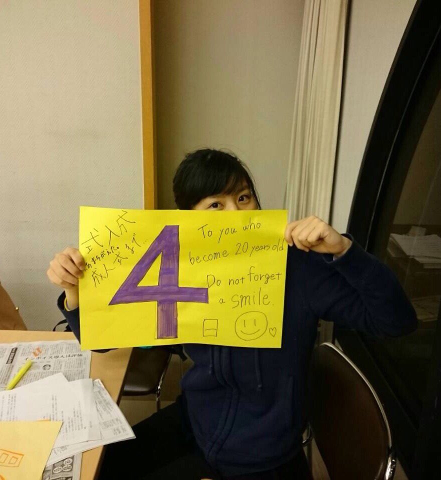 k_seijin2016's tweet photo. 昼間に更新できなくて本当に申し訳ないです(´･ω･｀)日も落ちてきましたがみなさんお元気ですか！中の人は明日から大学の授業が始まります。仕事が始まっている人も、授業が始まっている人も注目ですよ！成人式まであと4日！ https://t.co/aUPKHIXiSi