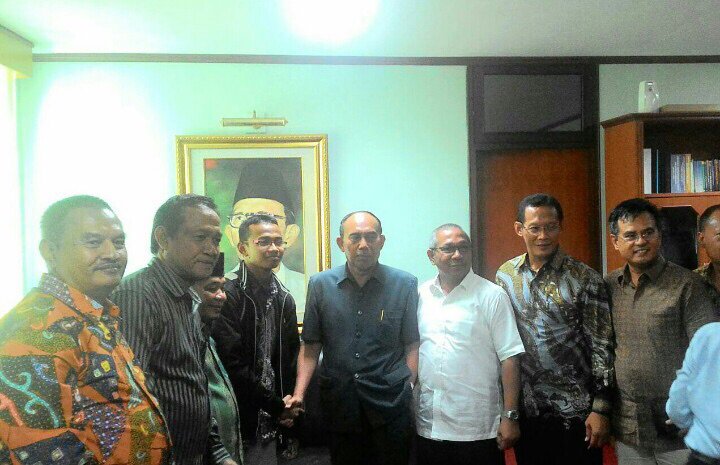Dakwah_Kampus's tweet photo. Update: SK DO Ronny telah dicabut! Berikut surat pernyataan pihak kampus dan BEM UNJ. #SaveRonny #SaveUNJ https://t.co/UzY4p7BN3X