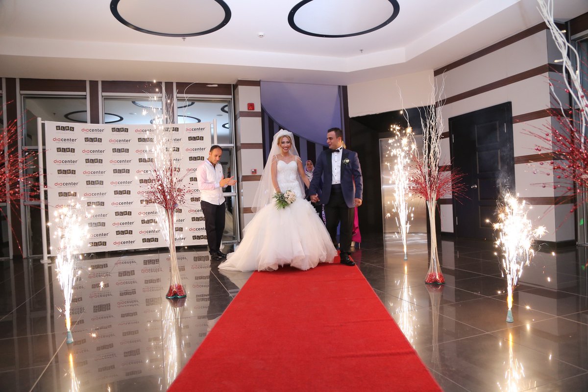 Burcu &amp; Ferhan Çiftinin Dia Center'da Gerçekleşen Düğün Töreni 

facebook.com/mersindiacente…