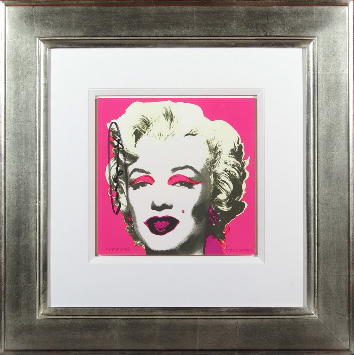 MayfairMagazine's tweet photo. The #Mayfair #Antiques &amp; Fine #Art Fair starts tomorrow... What have you got your eye on? @ADFLfairs @LondonMarriott https://t.co/z63nXfpmnP