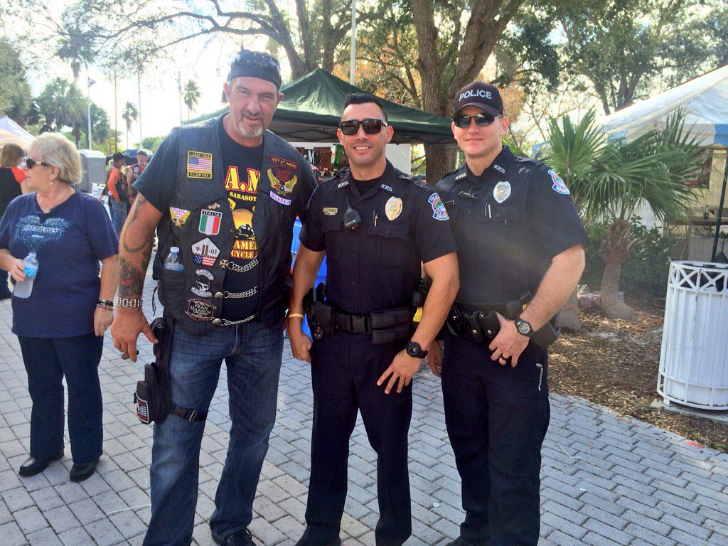 SarasotaPD's tweet photo. Planning to head to @thunderbythebay this weekend? Make sure to check out road closures at https://t.co/wtxggx56ql https://t.co/bSggZbakiK