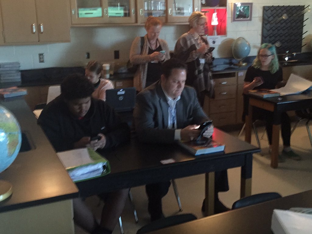VBAnchor's tweet image. New student at Corporate Landing MS. Earth science class using Nearpod with both school devices and BYOD. #vbanchor