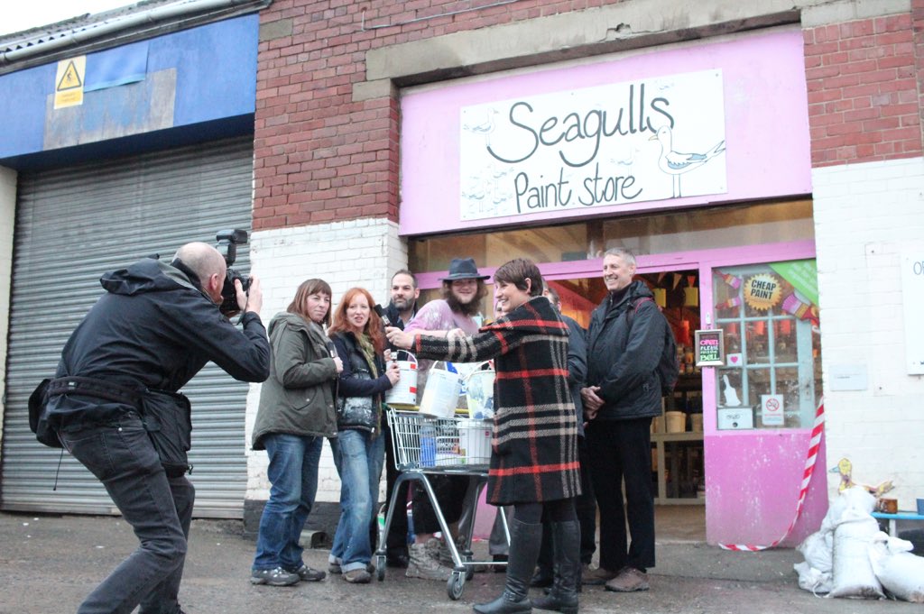 SeagullsPaint's tweet photo. WE ARE OFFICIALLY OPEN AGAIN!

Thanks @tomriordan @Lucinday @TrinityLeeds @LeedsNews coming to support 👍 #Kirkstall https://t.co/Lz0AnrD63K