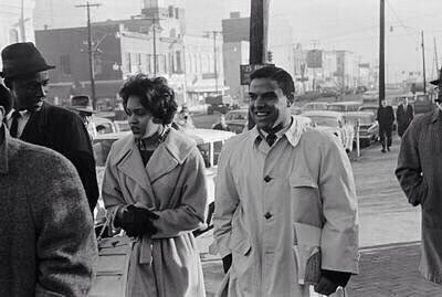 2DayInGAHistory's tweet photo. #ThisDayInGAHistory in 1961 a judge ordered the enrollment of Hamilton Holmes &amp; Charlayne Hunter to desegregate UGA. https://t.co/fJBDZG2WJL
