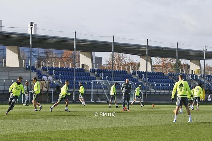 GarethBale11's tweet photo. Great to train for the first time with the new mister and the team #HalaMadrid https://t.co/n6nVNHEPYK