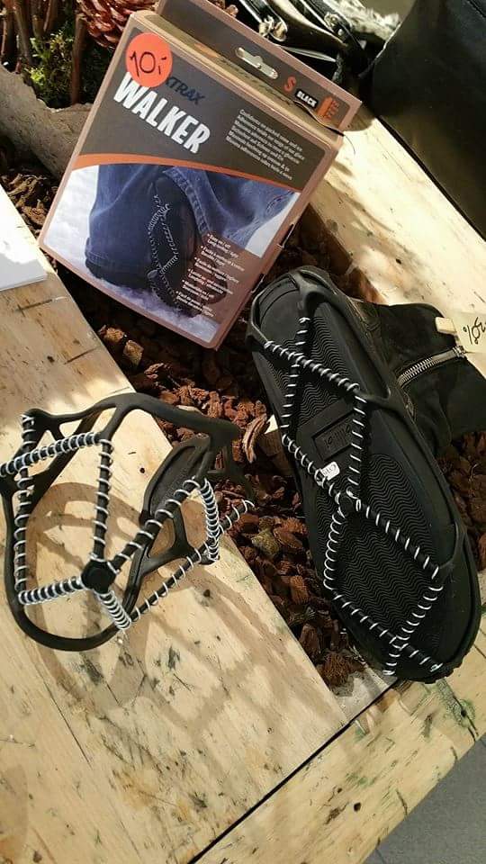 Veilig van A naar B voor een tientje! Yaktrax Walkers tm maat 46 #Lava #Bolsward #buitenkansje #gladheid #musthave