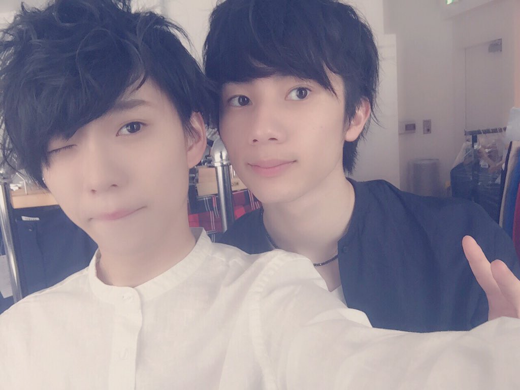 tanaka_riku's tweet photo. つばさ誕生日おめでとう
この1年1人で上京してきて大変なことたくさん乗り越えてきたね。
たくさん語ったね。
そばで見ててつばさの頑張りめっちゃ感じたよ
メンバーであり仲間であり家族のような存在
これからもよろしくね
Love you https://t.co/0iVCawOa2f