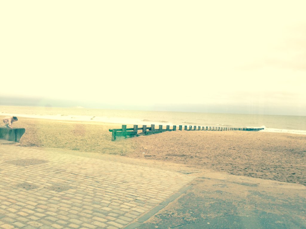 Delighted to nab a window seat at the ever busy Beach House cafe at Portobello (20mins from Edinburgh's centre !)
