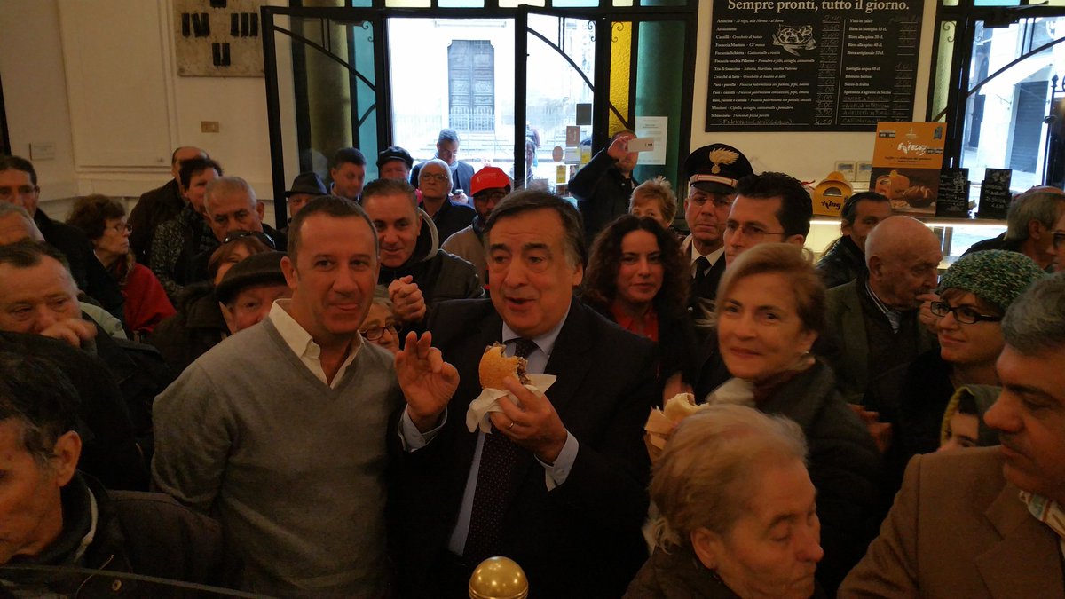 Tradizionale Epifania alla Focacceria San Francesco che da più di 100 anni offre i suoi prodotti ai meno fortunati