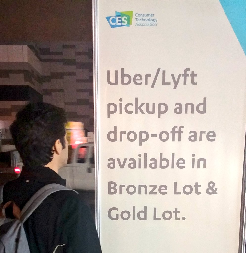 Math_Roy's tweet photo. Je ne veux pas être prophète de malheur, mais si la tendance se maintient... #Montréal #Uber #lyft #CES2016 https://t.co/6c4Qbc7xm5