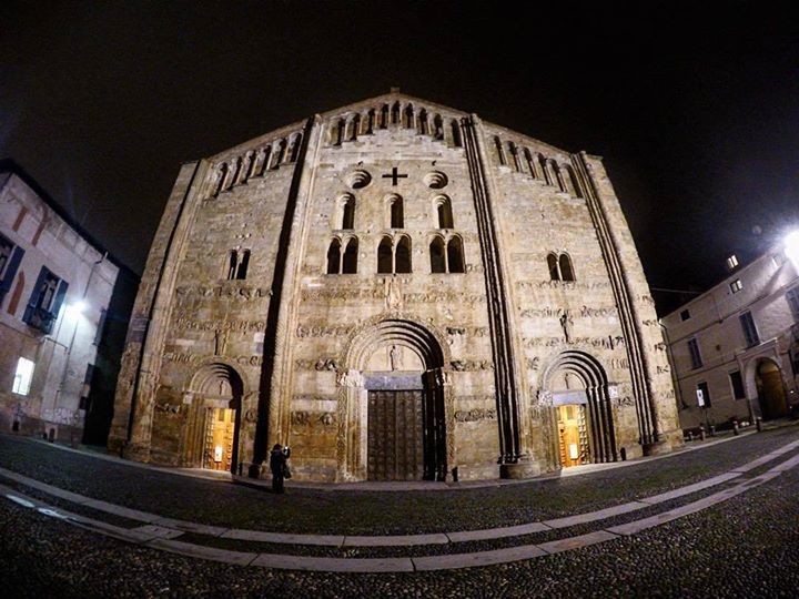 Paviafb's tweet photo. Basilica San Michele #Pavia #fotopavia #gopro #goprohero4 #goprooftheday #gopromania #goproworld #gopromundo #sanmi… https://t.co/hKuorukUa6