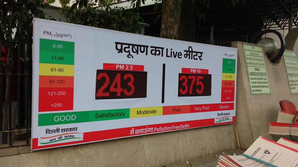 mallicajoshi's tweet image. Pollutant levels displayed outside Delhi Secretariat @htTweets