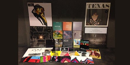 piasfrance's tweet photo. FOLLOW + RT pour gagner le 1er #PackPias de 2016 : 4 vinyles, 1 gravure &amp; plein de CDs ! ► https://t.co/1TChkrVbch https://t.co/k9eKtOhgGQ