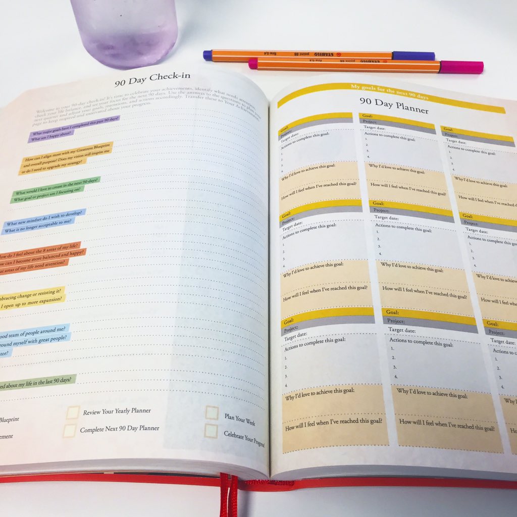 meandtheewed's tweet photo. This journal from @dailygreatness is going to make wedding planning a breeze! And keep me calm, sane &amp; productive ❤️ https://t.co/tZo8PCimty